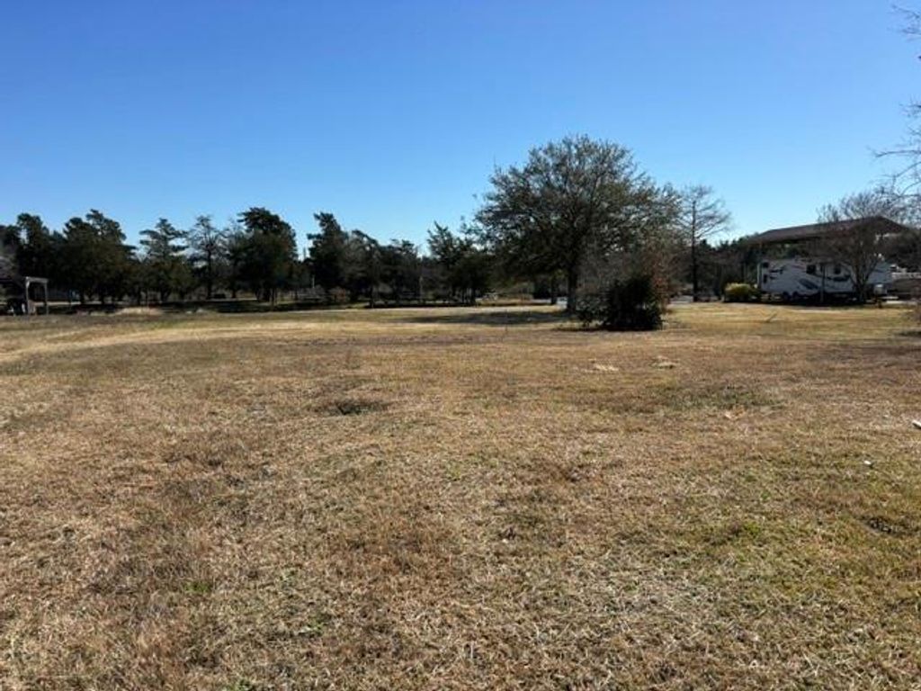 222 Rueorleans Street, Baytown, TX 77520