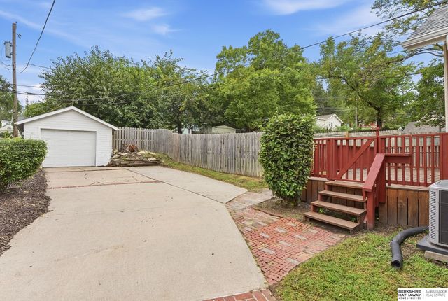 2338 N 66th Street, Omaha, NE 68104
