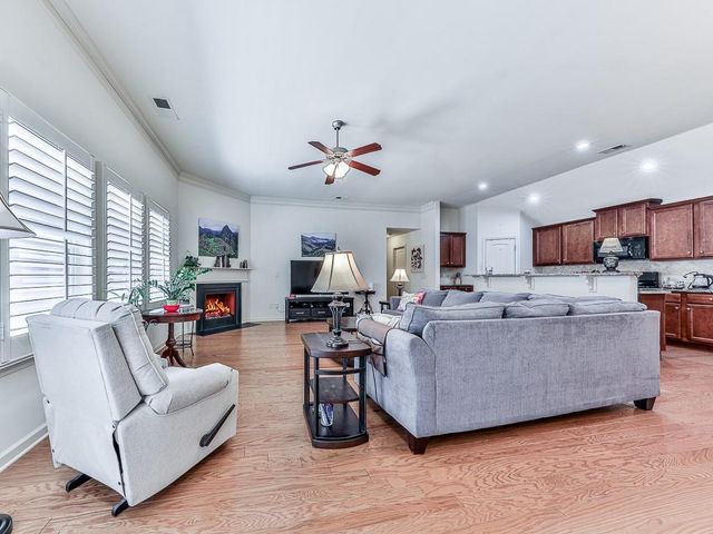 155 Abbey Circle, Woodstock, GA 30188