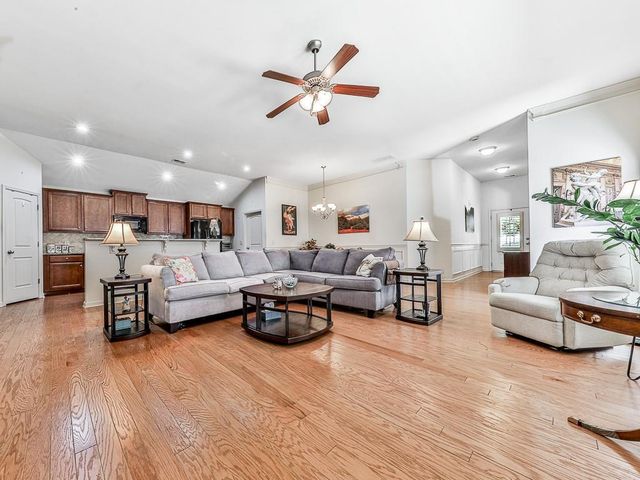 155 Abbey Circle, Woodstock, GA 30188