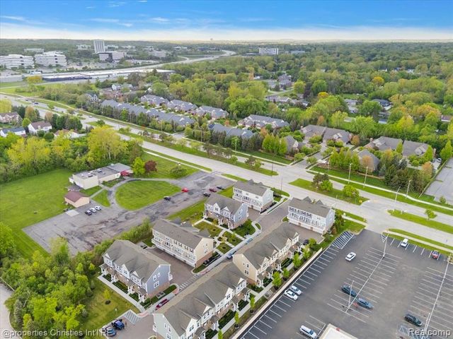 4953 Treeside Lane, Troy, MI 48098