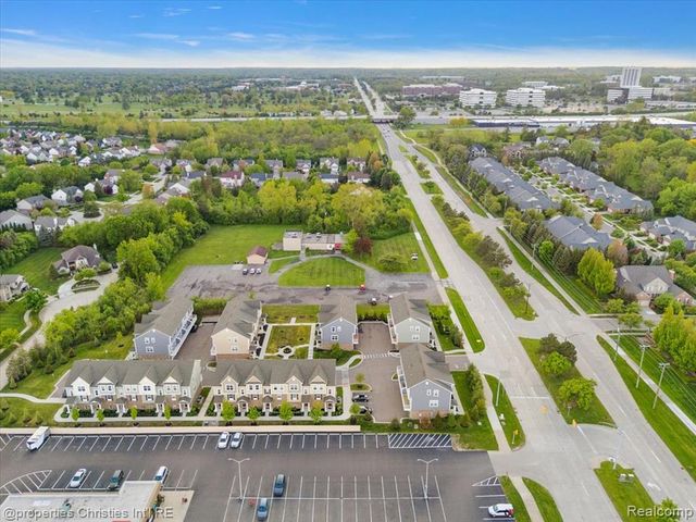 4953 Treeside Lane, Troy, MI 48098