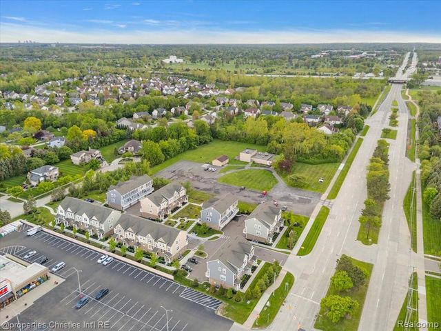 4953 Treeside Lane, Troy, MI 48098