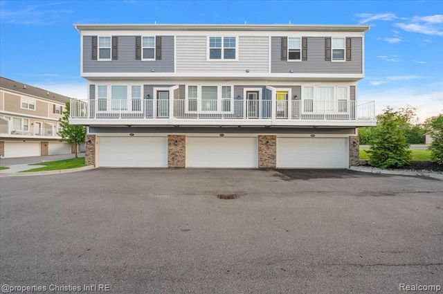 4953 Treeside Lane, Troy, MI 48098