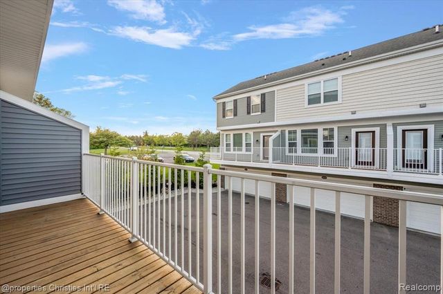 4953 Treeside Lane, Troy, MI 48098