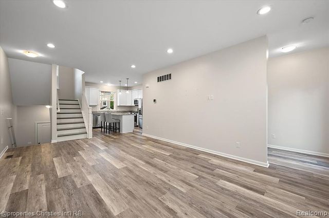 4953 Treeside Lane, Troy, MI 48098