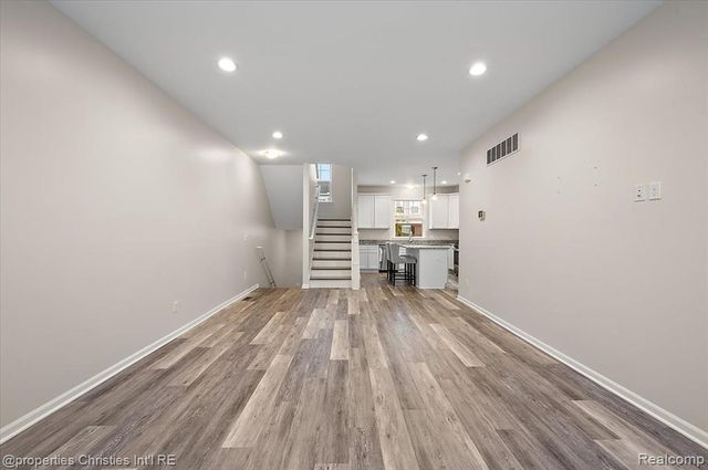 4953 Treeside Lane, Troy, MI 48098