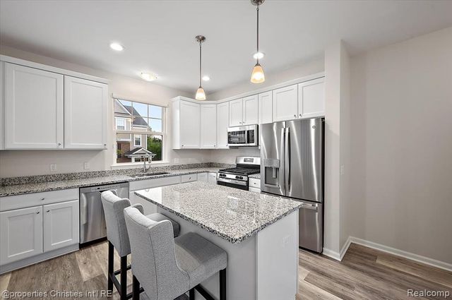 4953 Treeside Lane, Troy, MI 48098