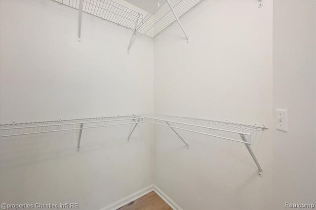 4953 Treeside Lane, Troy, MI 48098