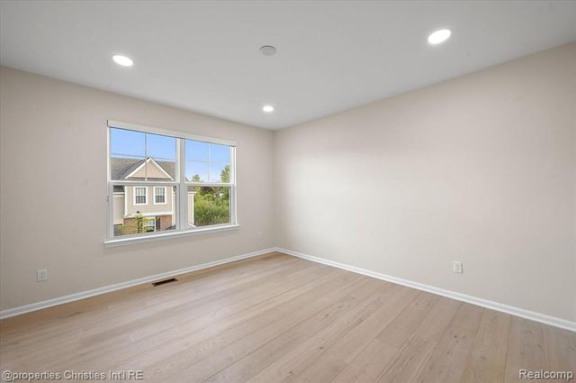 4953 Treeside Lane, Troy, MI 48098