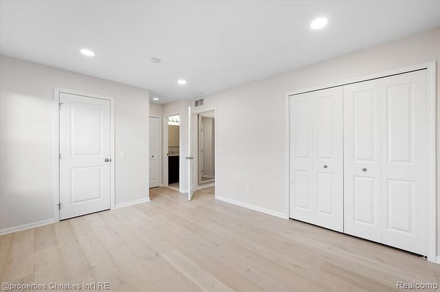 4953 Treeside Lane, Troy, MI 48098