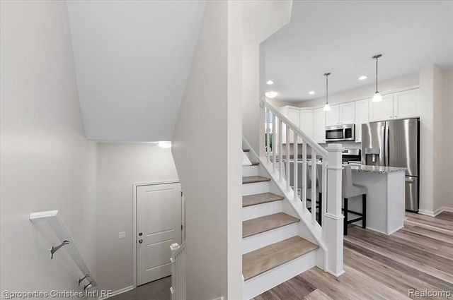 4953 Treeside Lane, Troy, MI 48098