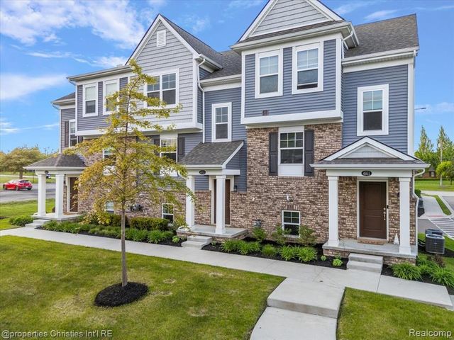 4953 Treeside Lane, Troy, MI 48098