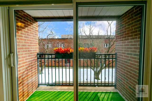 325 N Oak Park Avenue B, Oak Park, IL 60302