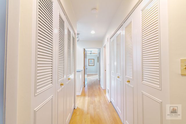 325 N Oak Park Avenue B, Oak Park, IL 60302