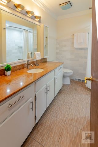 325 N Oak Park Avenue B, Oak Park, IL 60302