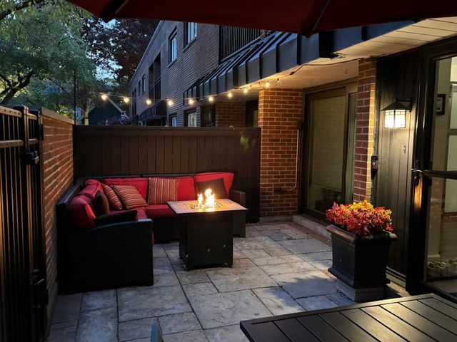 325 N Oak Park Avenue B, Oak Park, IL 60302