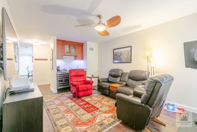 325 N Oak Park Avenue B, Oak Park, IL 60302