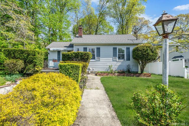 24 Locust Road, Wading River, NY 11792