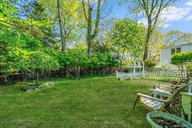 24 Locust Road, Wading River, NY 11792