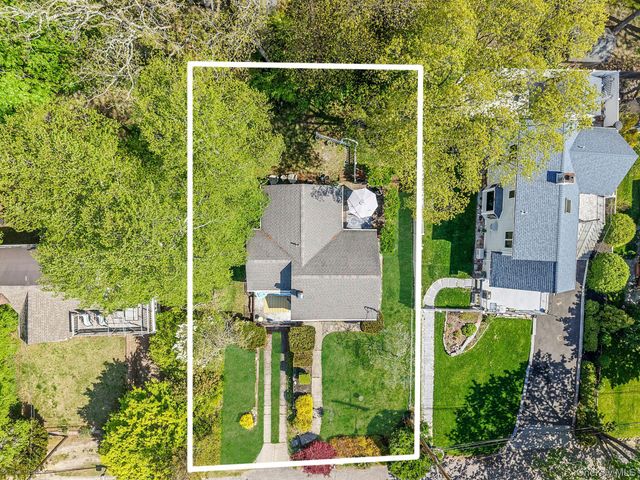 24 Locust Road, Wading River, NY 11792