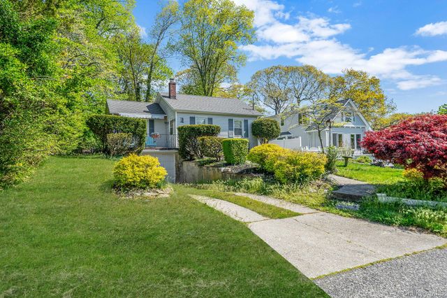 24 Locust Road, Wading River, NY 11792