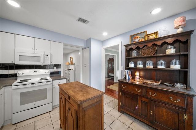 12 Queen Victoria Place NE, Atlanta, GA 30342