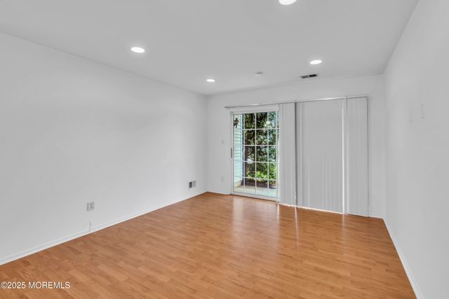 237 Paddington Court, 8-7, Manalapan, NJ 07726