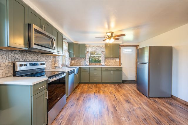 3862 State Route 31, Donegal, PA 15628