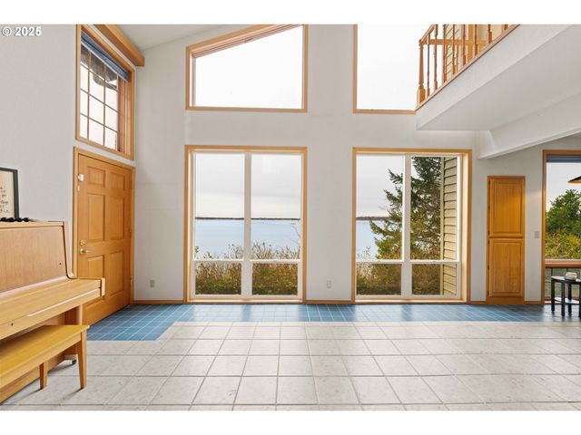 1270 SEAGATE Ave, Coos Bay, OR 97420