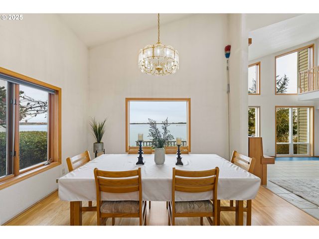 1270 SEAGATE Ave, Coos Bay, OR 97420