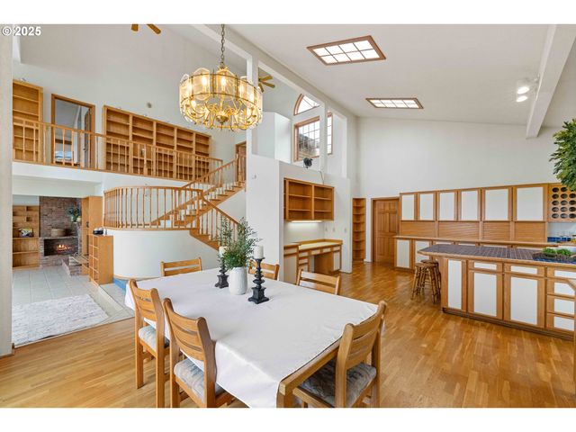 1270 SEAGATE Ave, Coos Bay, OR 97420