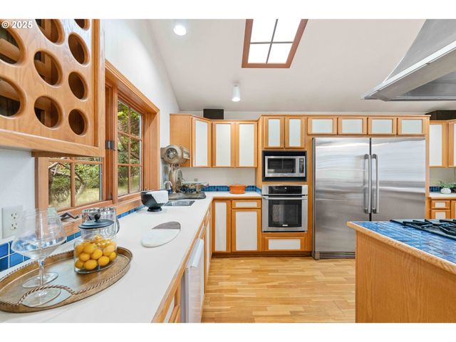 1270 SEAGATE Ave, Coos Bay, OR 97420