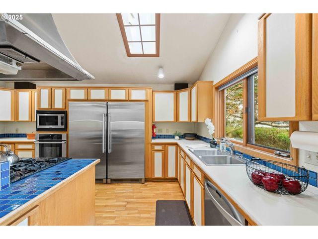 1270 SEAGATE Ave, Coos Bay, OR 97420