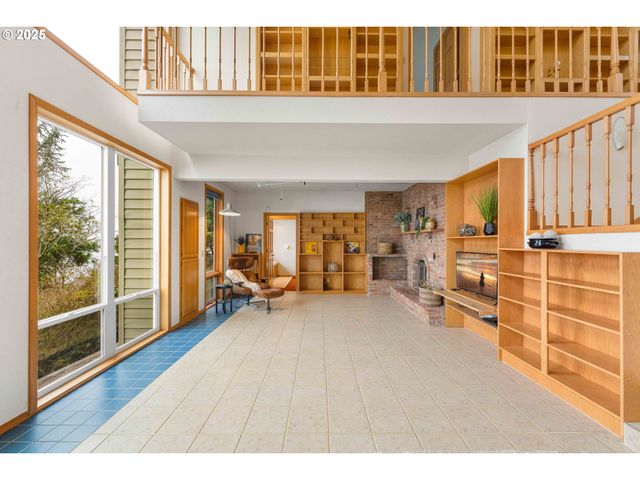 1270 SEAGATE Ave, Coos Bay, OR 97420