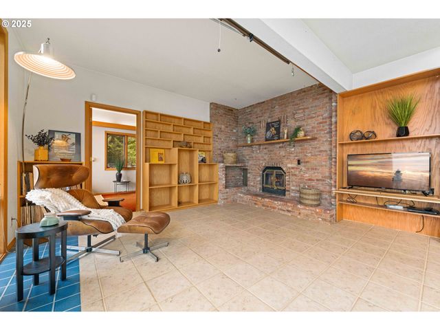 1270 SEAGATE Ave, Coos Bay, OR 97420