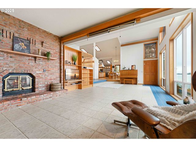 1270 SEAGATE Ave, Coos Bay, OR 97420