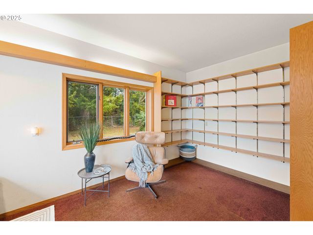 1270 SEAGATE Ave, Coos Bay, OR 97420