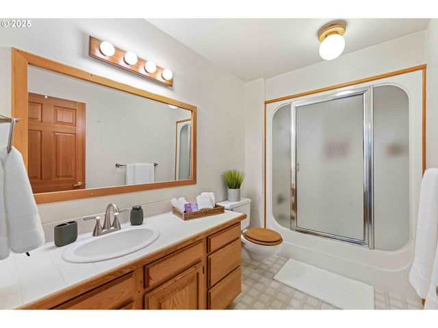 1270 SEAGATE Ave, Coos Bay, OR 97420