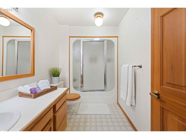 1270 SEAGATE Ave, Coos Bay, OR 97420