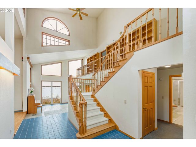 1270 SEAGATE Ave, Coos Bay, OR 97420