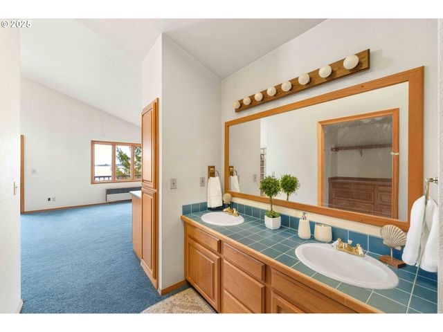 1270 SEAGATE Ave, Coos Bay, OR 97420