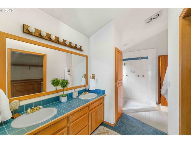 1270 SEAGATE Ave, Coos Bay, OR 97420