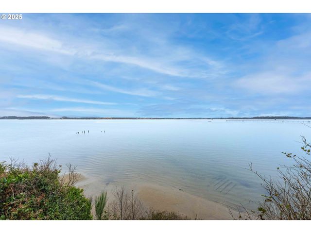 1270 SEAGATE Ave, Coos Bay, OR 97420