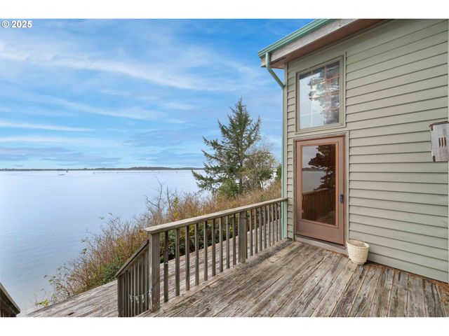 1270 SEAGATE Ave, Coos Bay, OR 97420