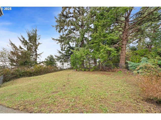 1270 SEAGATE Ave, Coos Bay, OR 97420