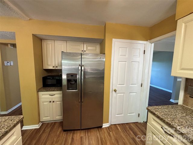 2601 Yarrow Road, Charlotte, NC 28213