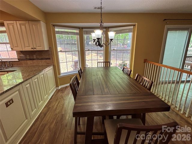 2601 Yarrow Road, Charlotte, NC 28213