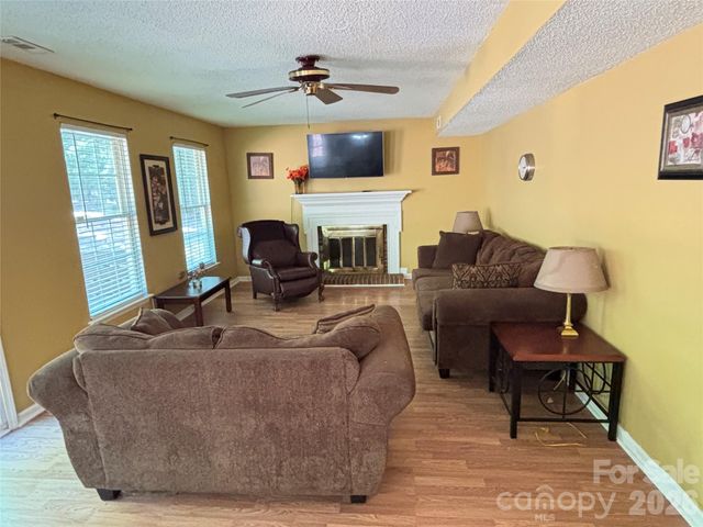 2601 Yarrow Road, Charlotte, NC 28213