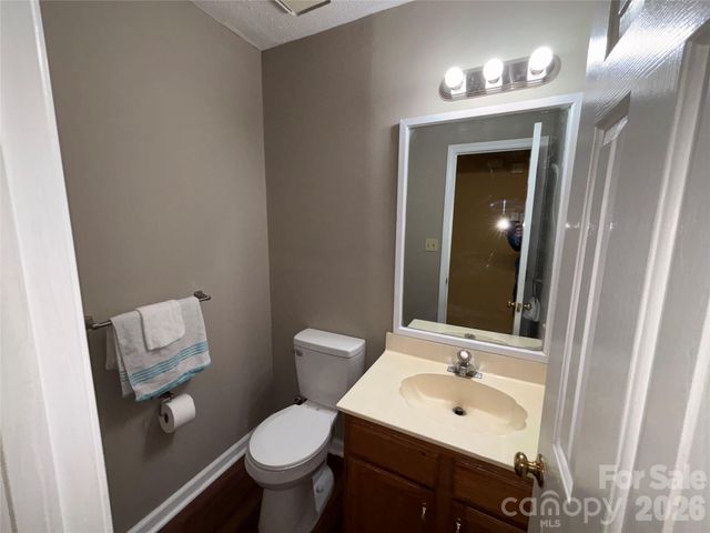 2601 Yarrow Road, Charlotte, NC 28213